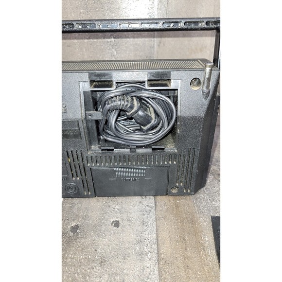 Vintage GE AM/FM Radio Model 7-26600 Portable General Electric Two-Way Power - Picture 10 of 10